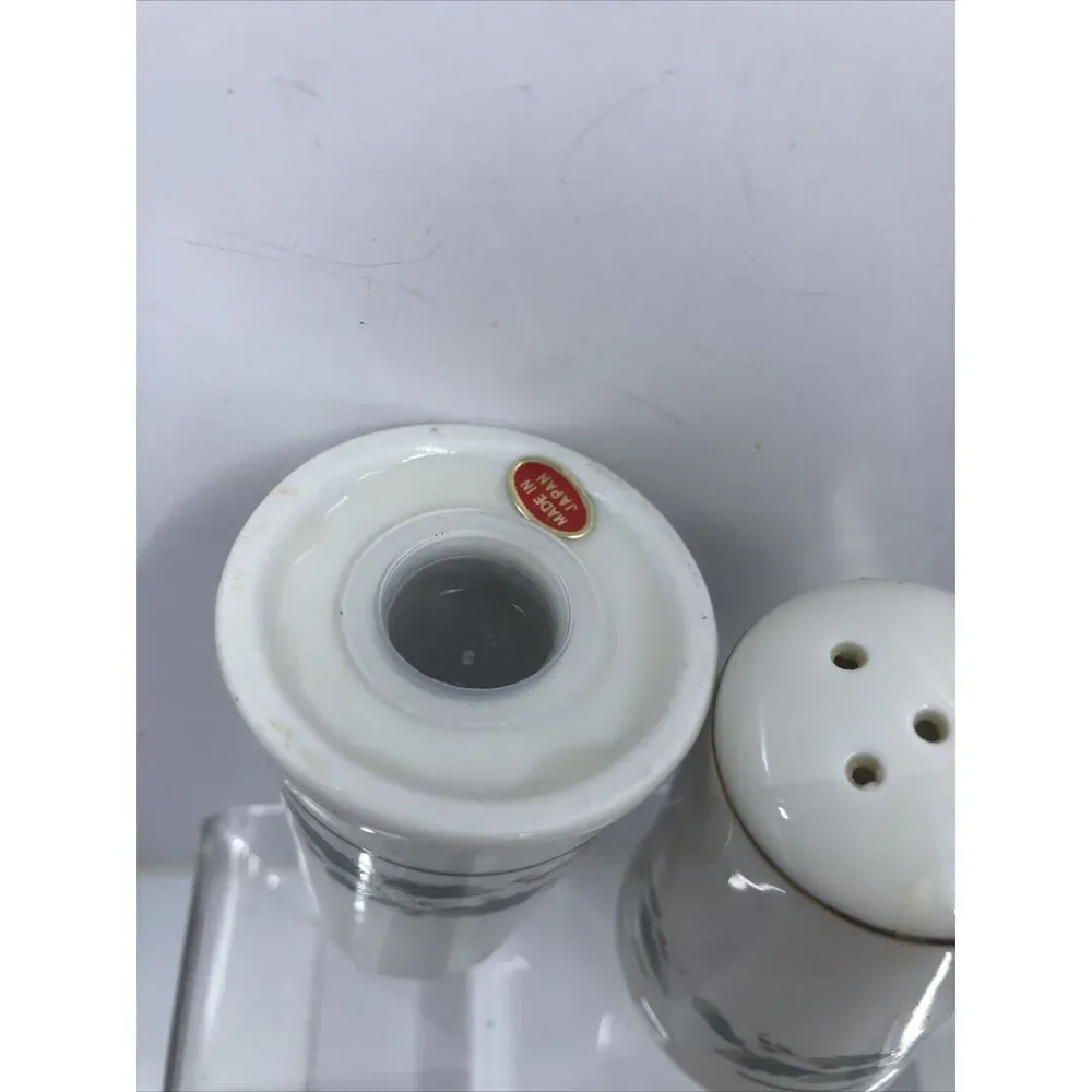 ROYAL LIMITED HOLLY HOLIDAY SALT & PEPPER SHAKER SET